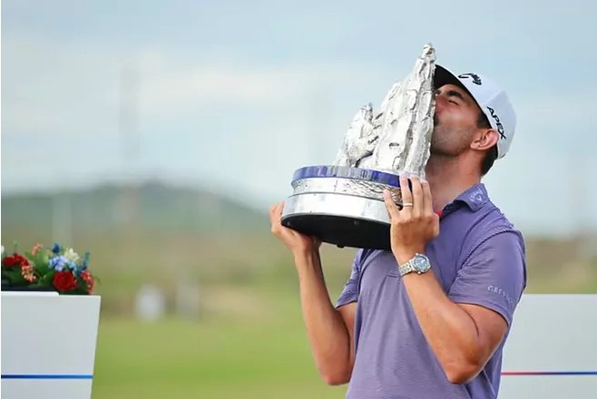 Un final perfecto de Van Rooyen prestigia a Tiger Woods