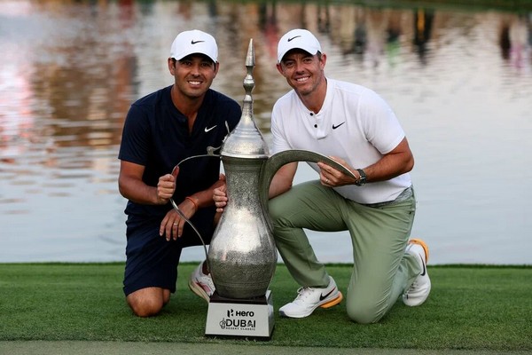 Rory McIlroy repite victoria en el Dubai Dessert Classic